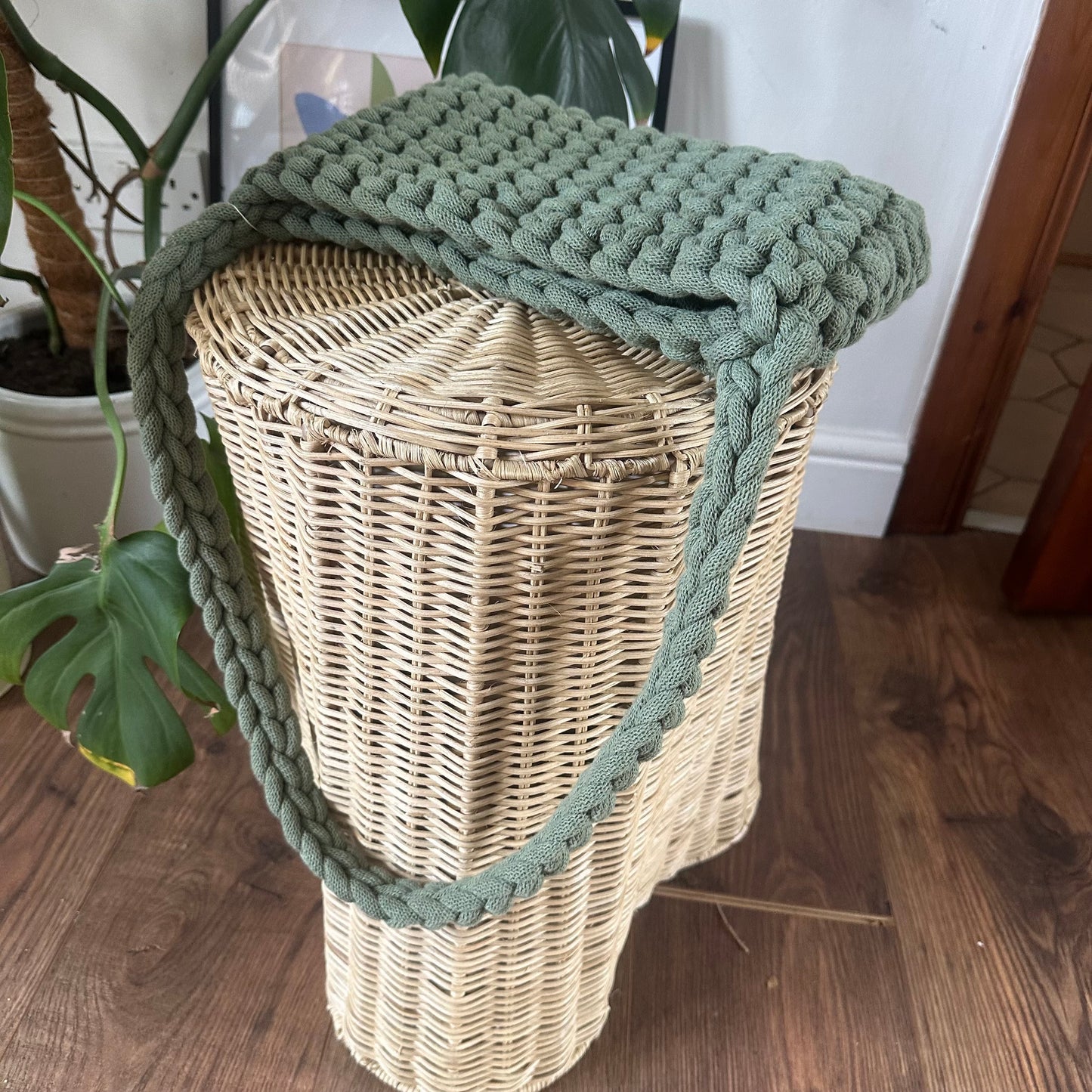 Medium Eucalyptus Green Crossbody